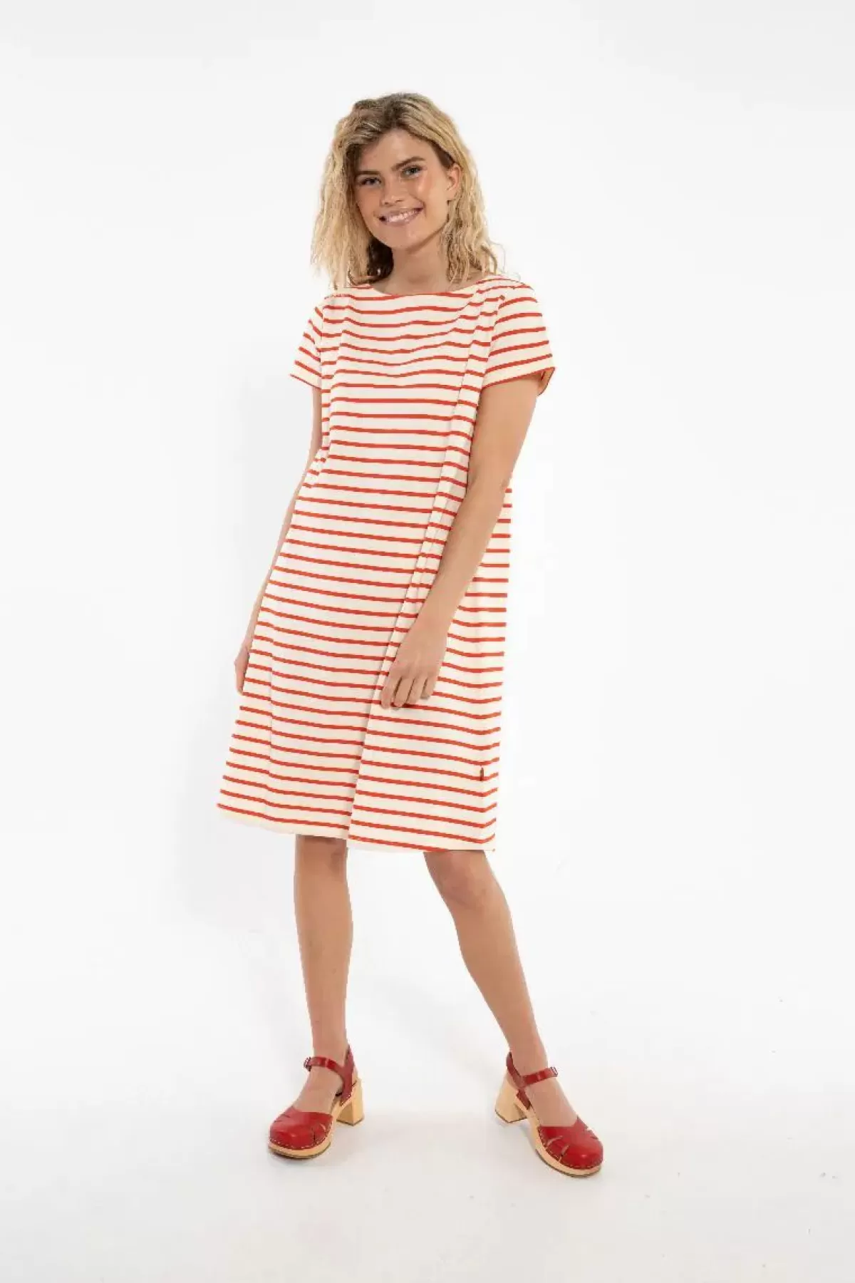 Danefæ Kleider>Danedomingo Heavy Cotton Dress Chalk/Bright Red